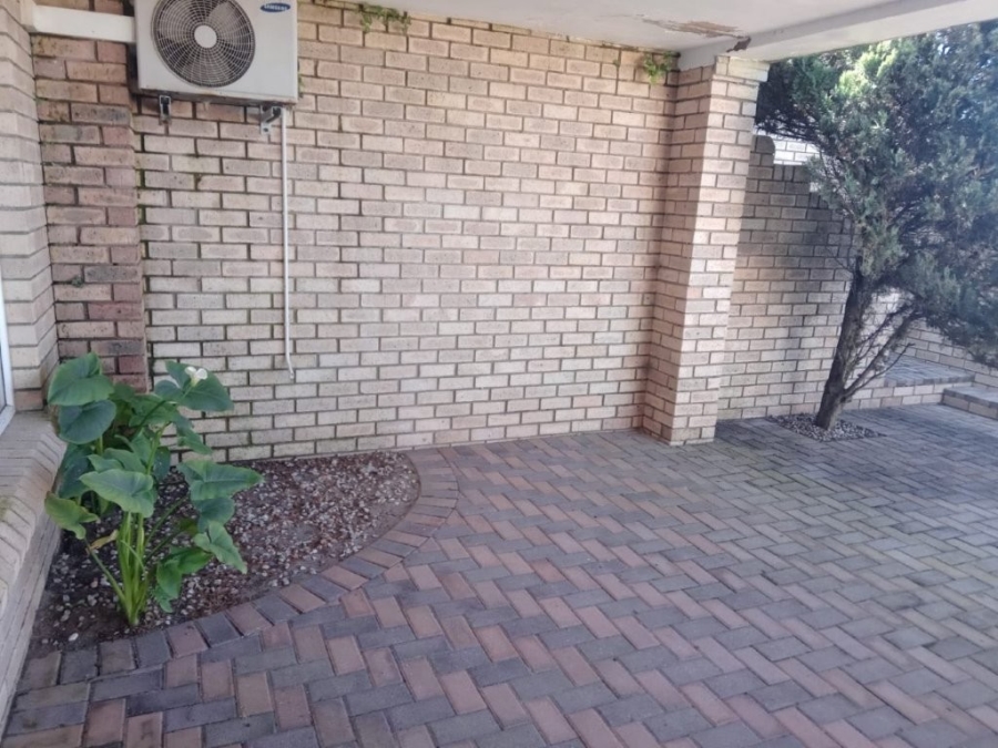 6 Bedroom Property for Sale in Aston Bay Eastern Cape